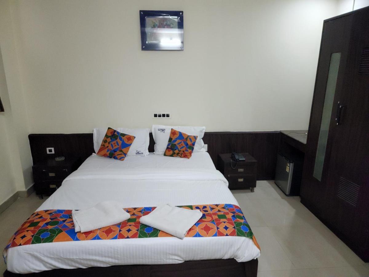 Westernsuites Hotel / Spa Bangalore Exteriör bild